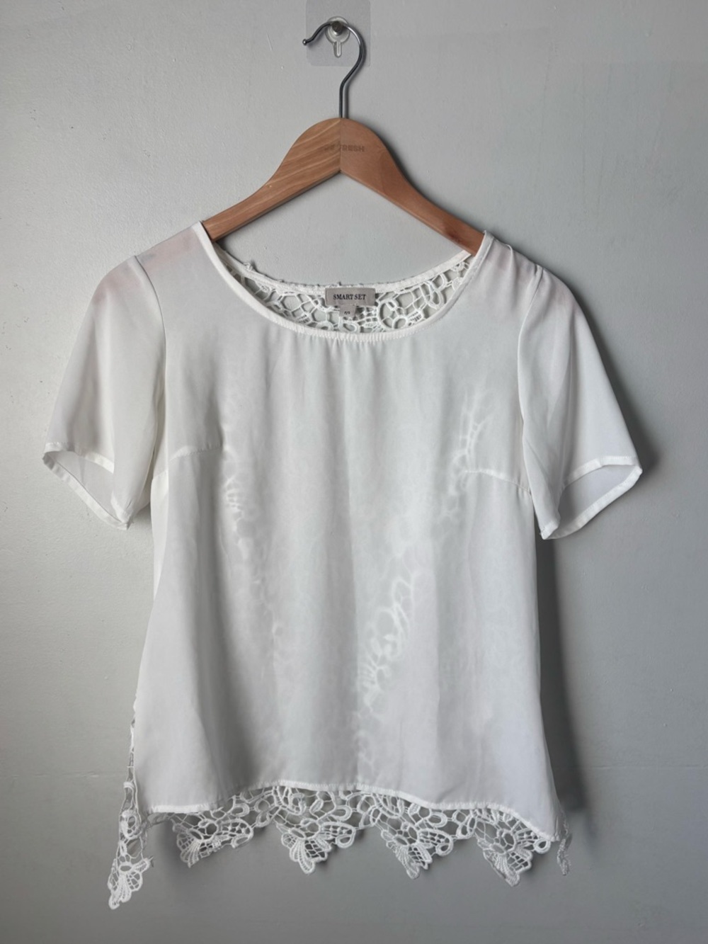 Smart Set White Short Sleeve Blouse | Full Lace Back | Scalloped Hem | Size S